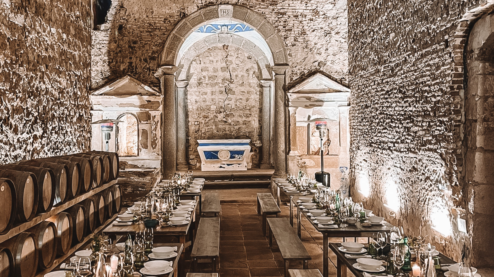 Imagem da capela localizada dentro da herdade Fitapreta Vinhos